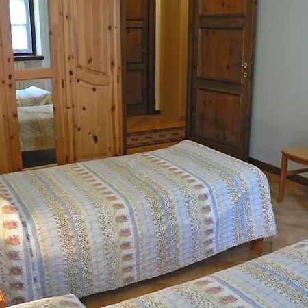 Pina Garten-ferienwohnung Mit Pool Apartment
